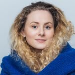 Portrait femme bouclee